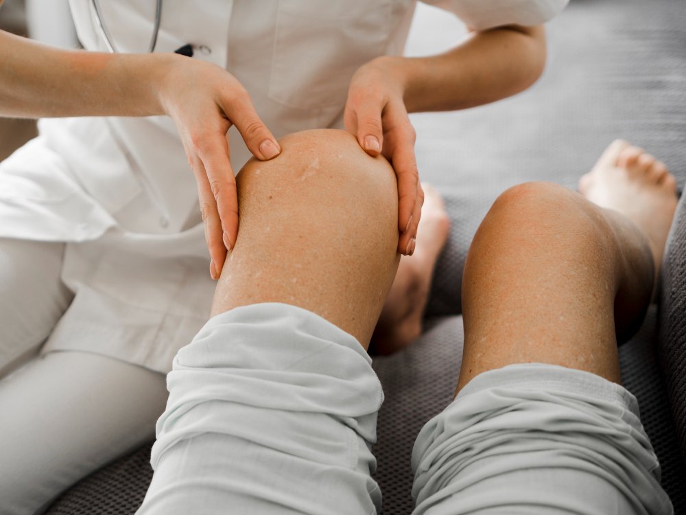 Doctor examining a patient’s knee for signs of a popliteal or Baker’s cyst causing swelling and pain behind the joint.
